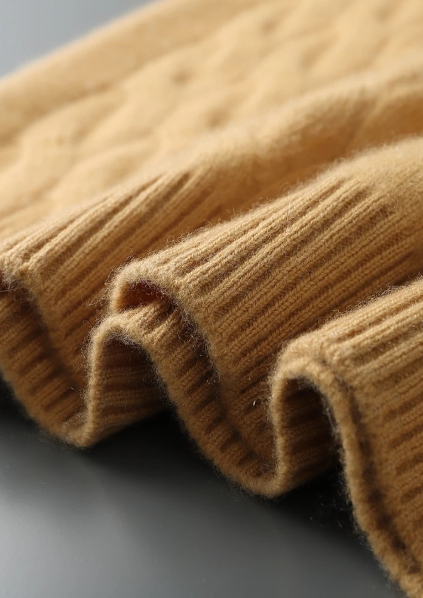 WOOL CABLE CREWNECK