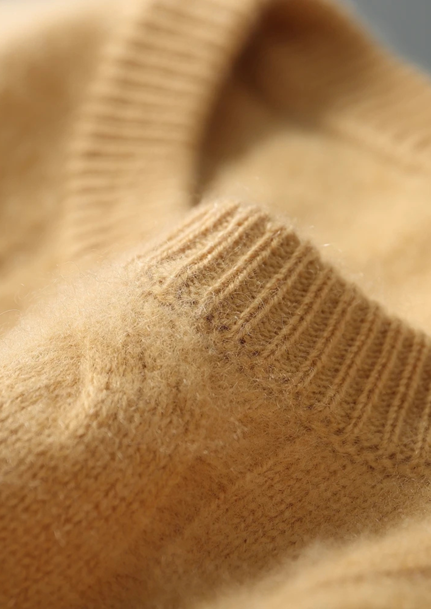 WOOL CABLE CREWNECK
