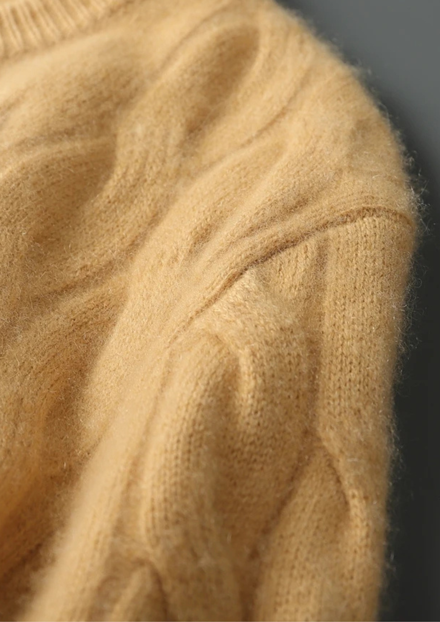 WOOL CABLE CREWNECK