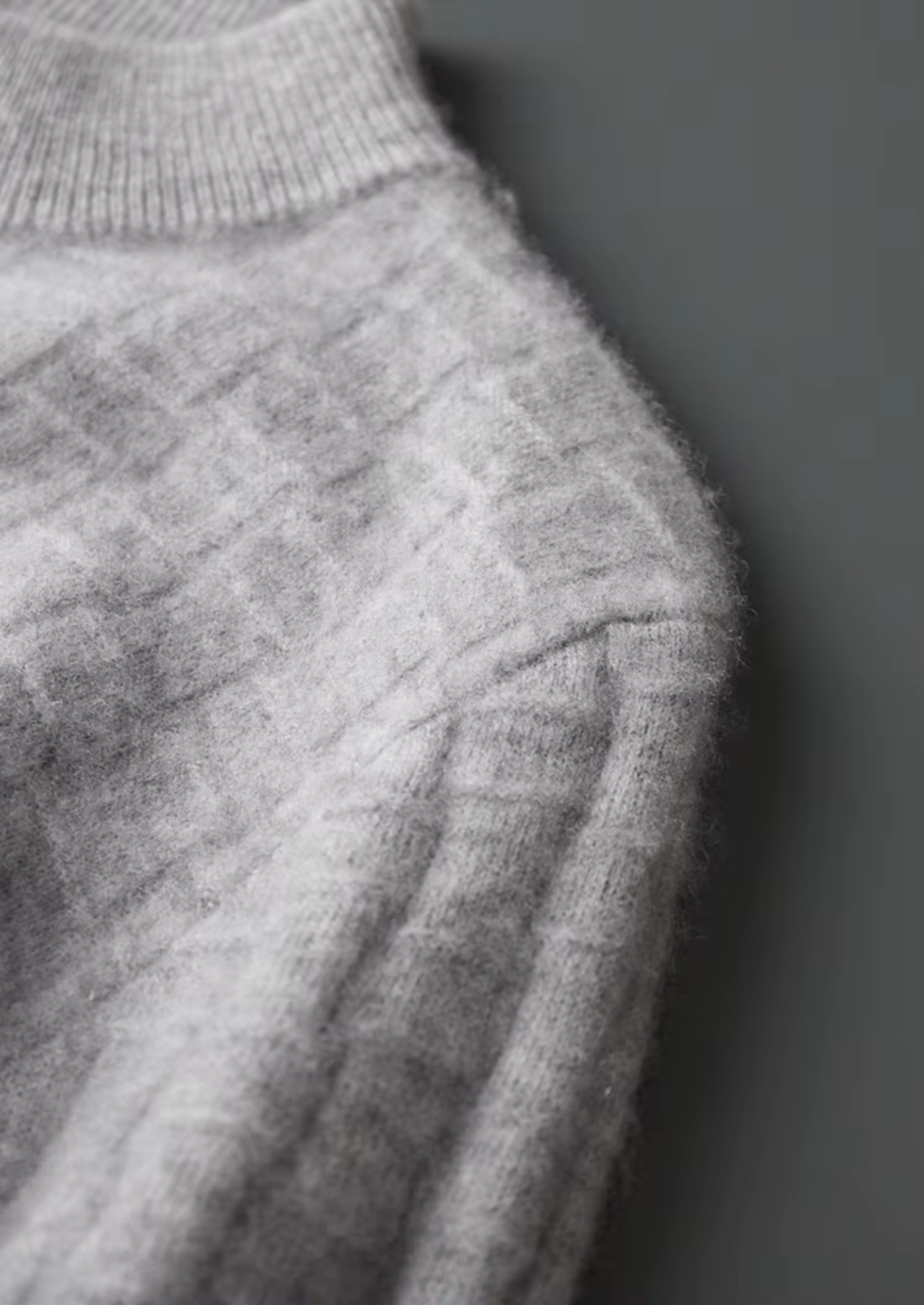 WOOL TEXTURED MOCKNECK