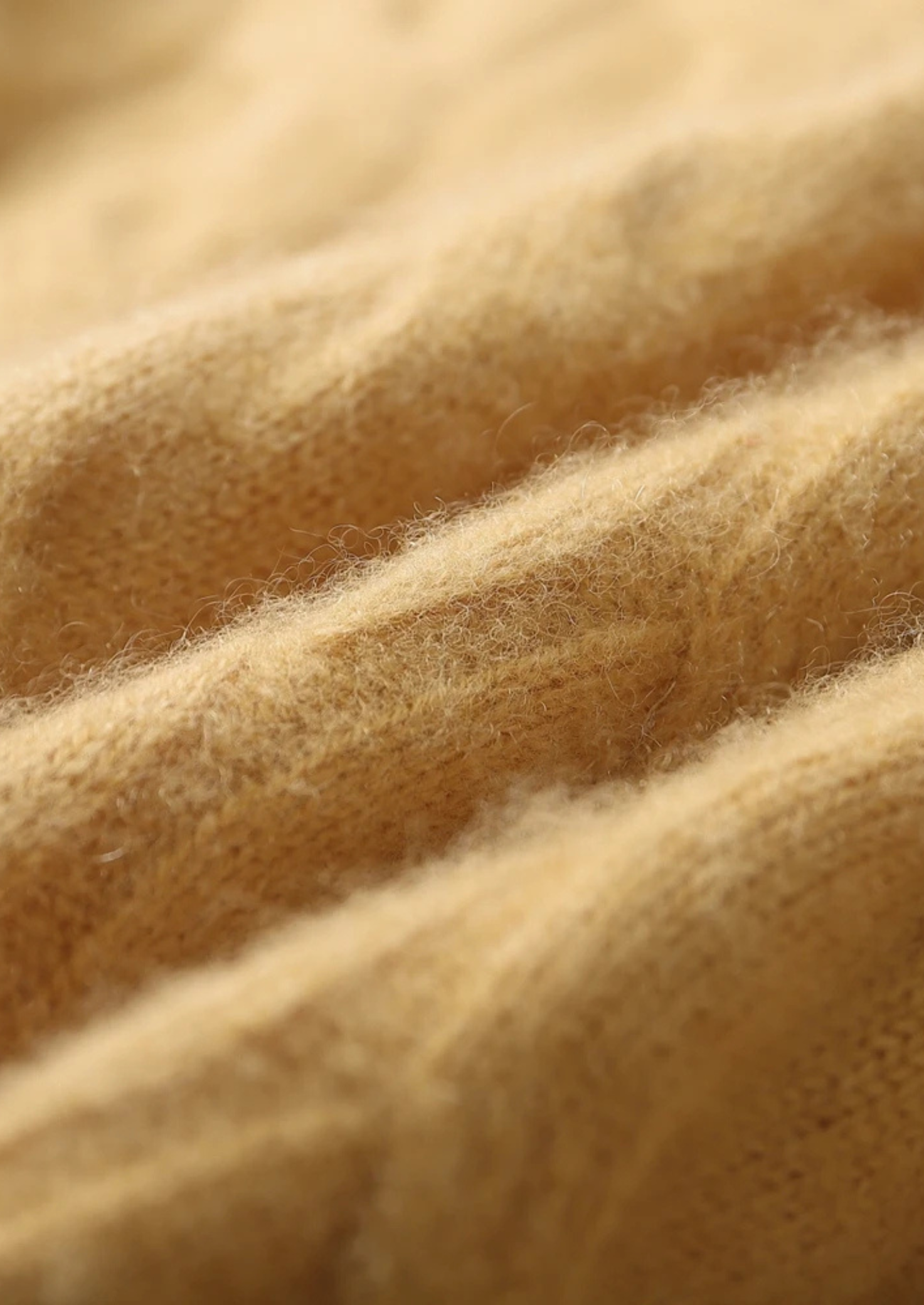 WOOL CABLE CREWNECK