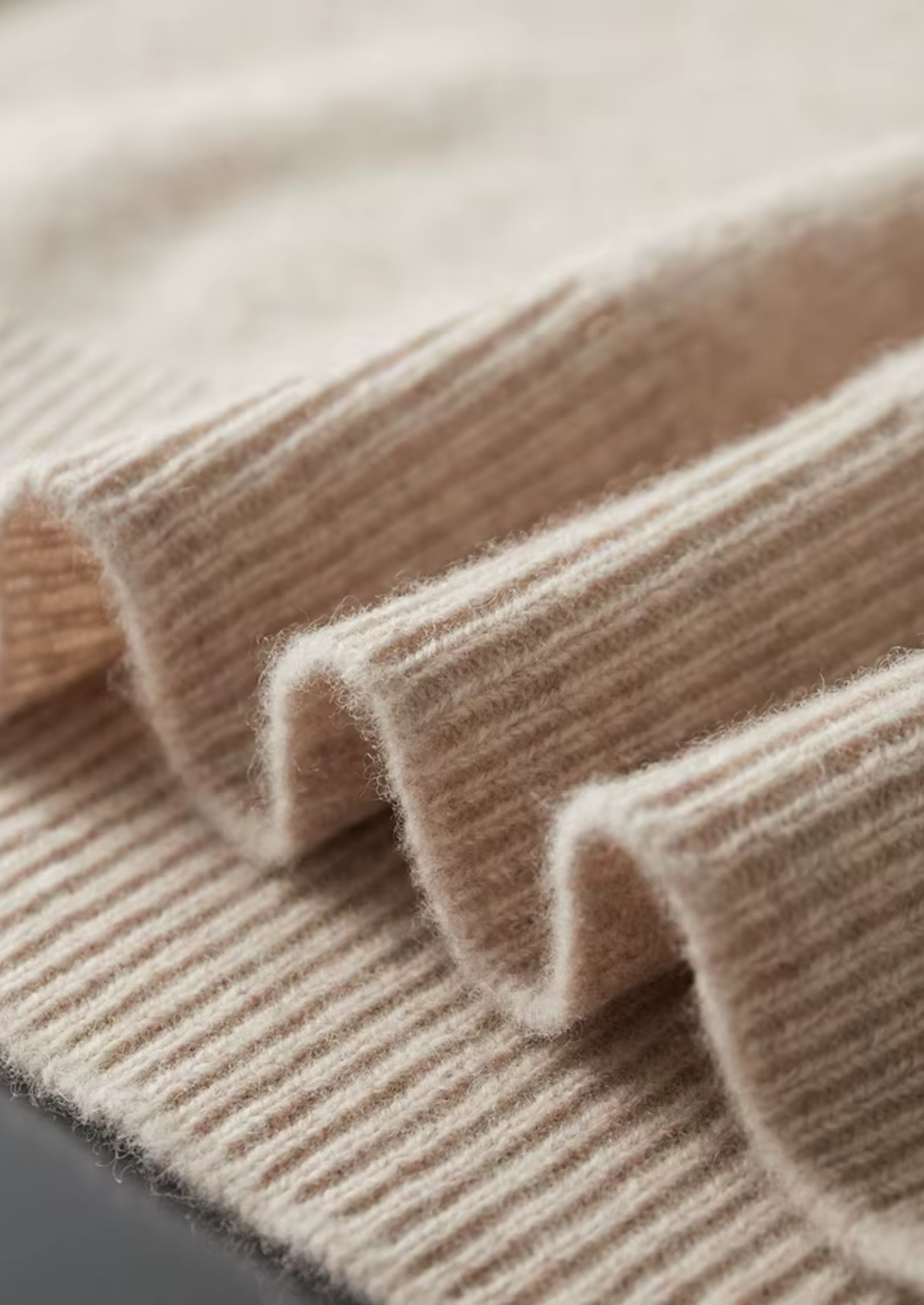 WOOL BUTTON HOODIE