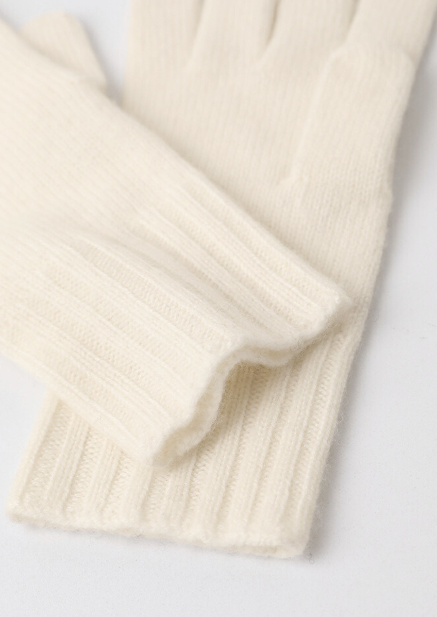 100% CASHMERE WINTERTIME ESSENTIALS