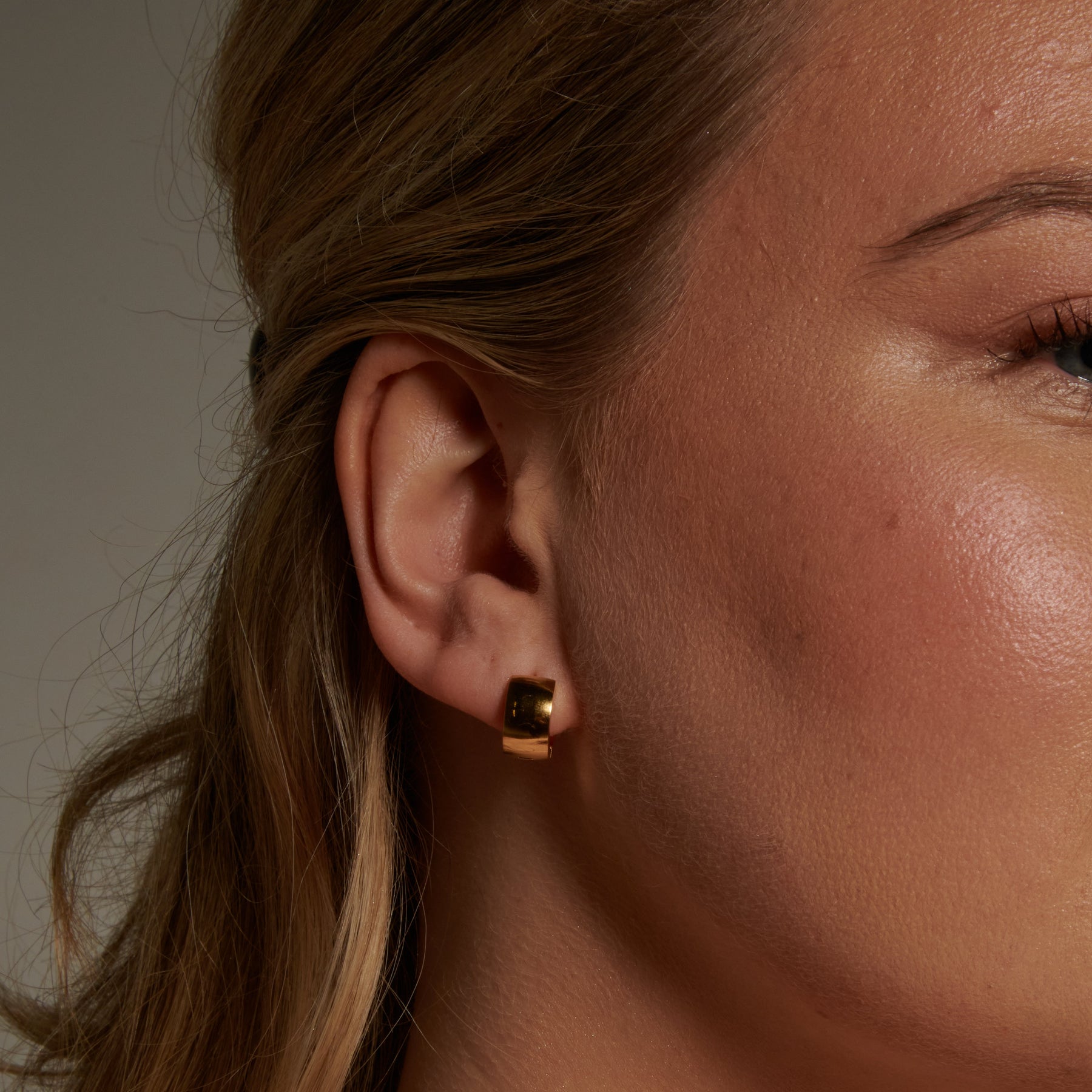 LIVIA Gold Mini Hoop Earrings