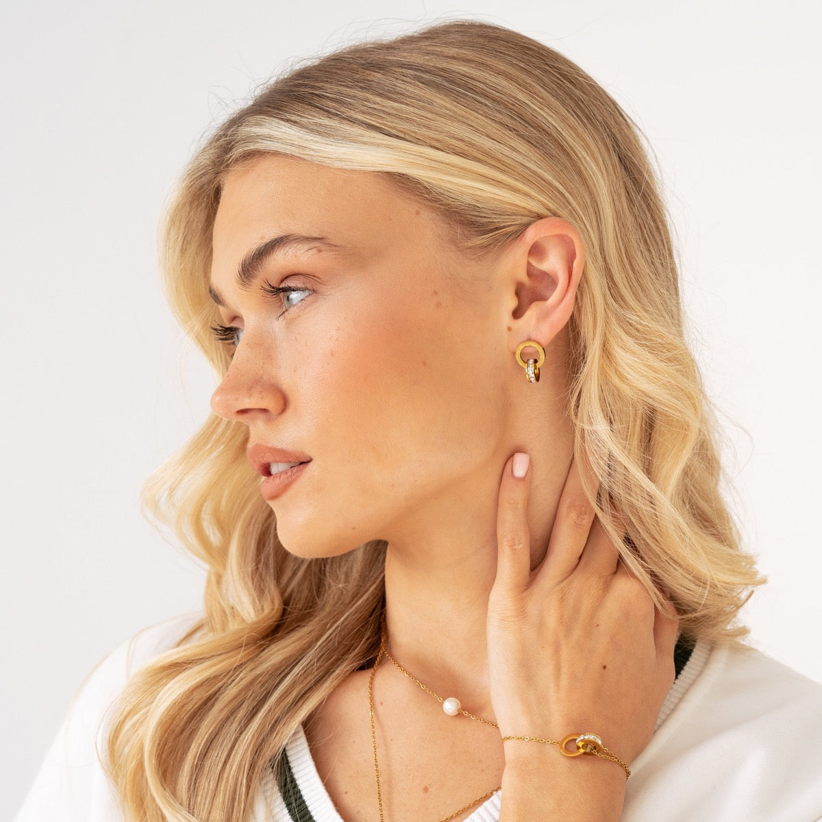 Camila Elegant Gold Hoop Earrings