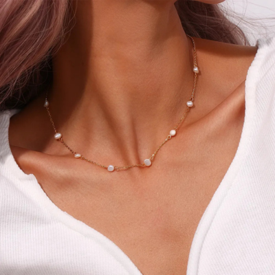 LANEY Elegant Golden Pearl Necklace