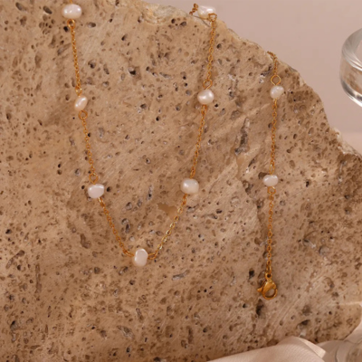 LANEY Elegant Golden Pearl Necklace