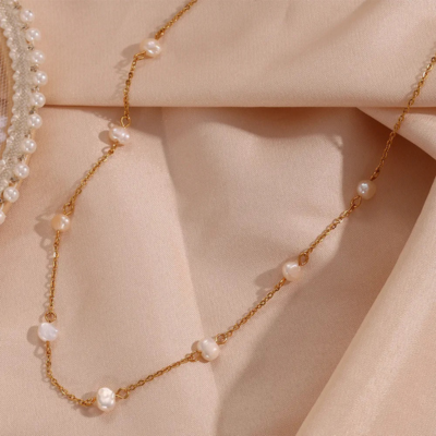 LANEY Elegant Golden Pearl Necklace