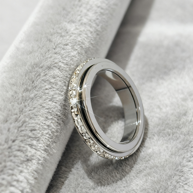 Balira - Elegant Crystal Band Ring