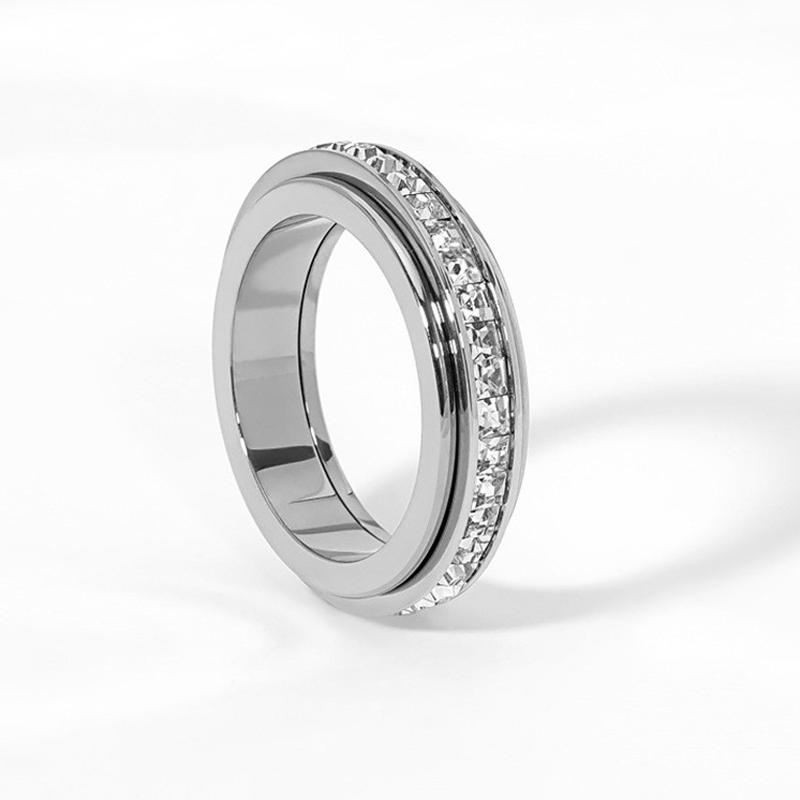 Balira - Elegant Crystal Band Ring