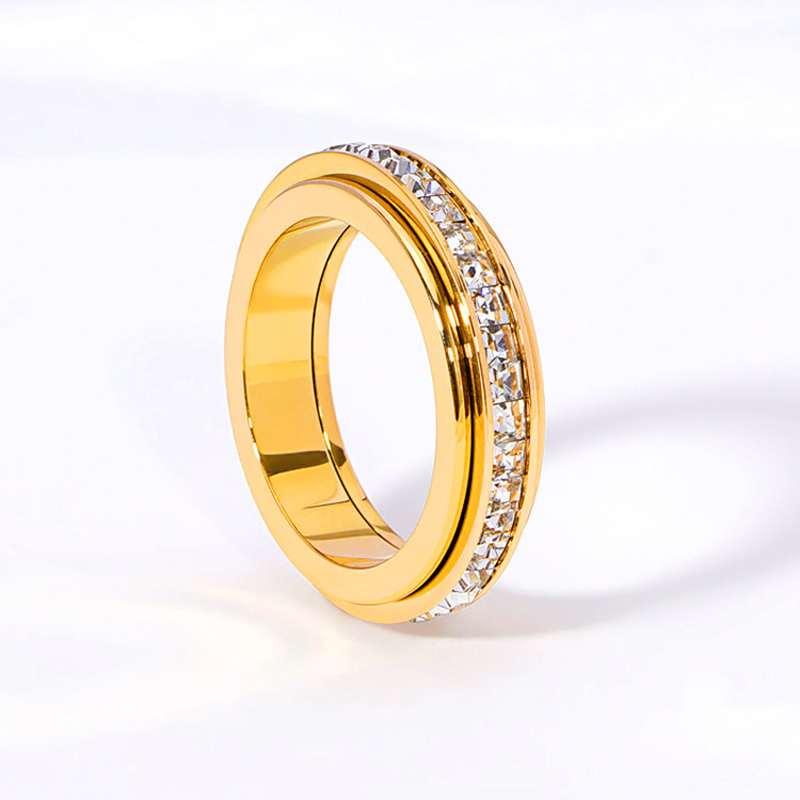 Balira - Elegant Crystal Band Ring